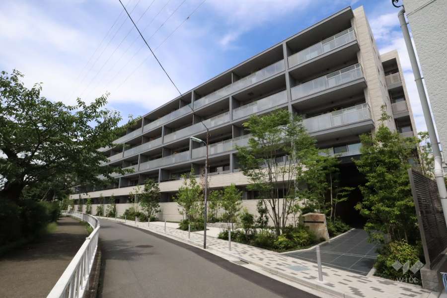 プラウド都立大学の外観(南西側から)