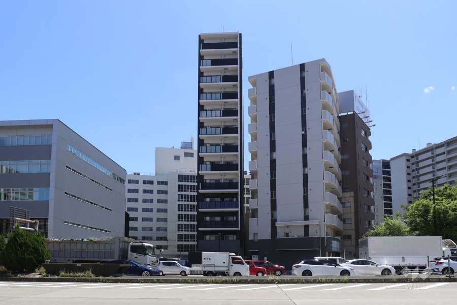 プレサンスTHE高岳の外観（西側から）
