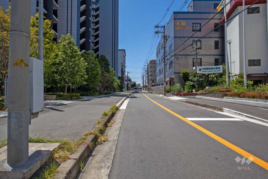 敷地北側の前面道路（東側から）