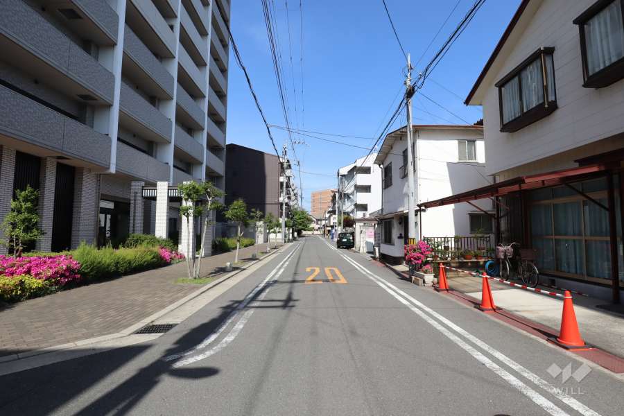 敷地南側の前面道路