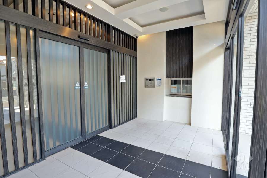 エントランスはオートロック付きです。