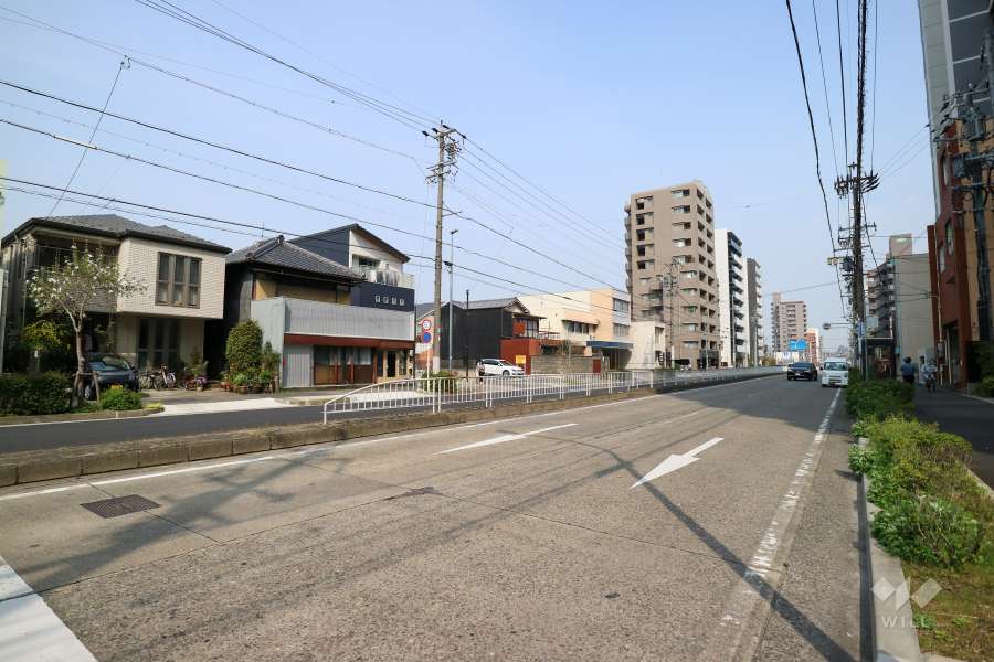 敷地北側の前面道路