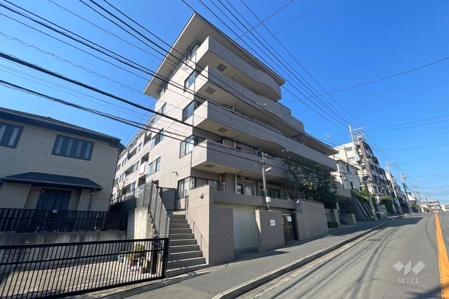 たまプラーザパークホームズの外観（南東側から）