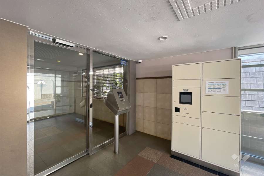 エントランスはオートロック付きです。