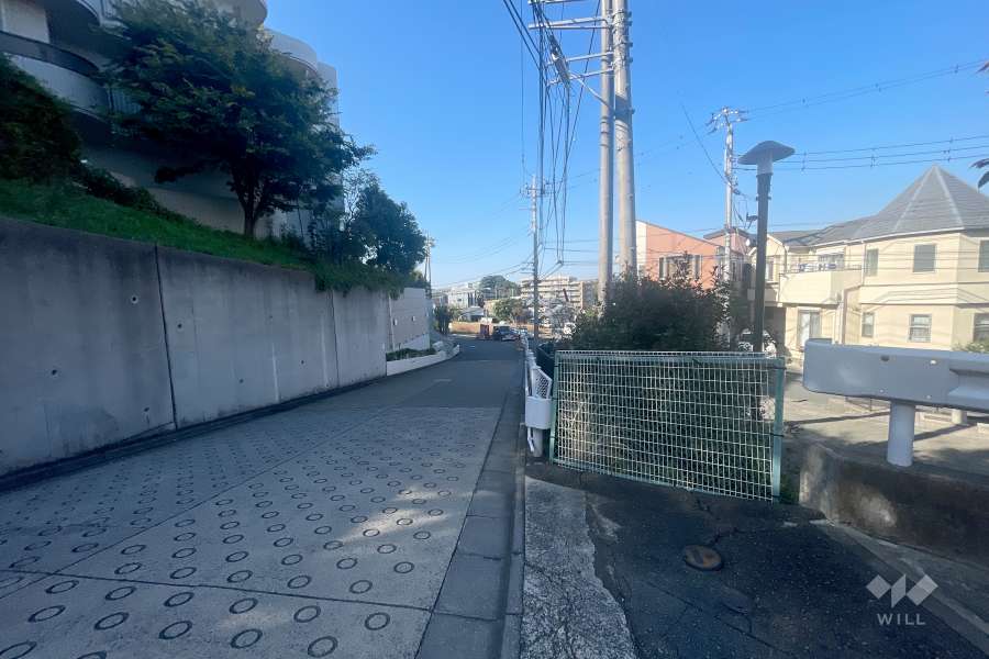 敷地北西側の前面道路　
