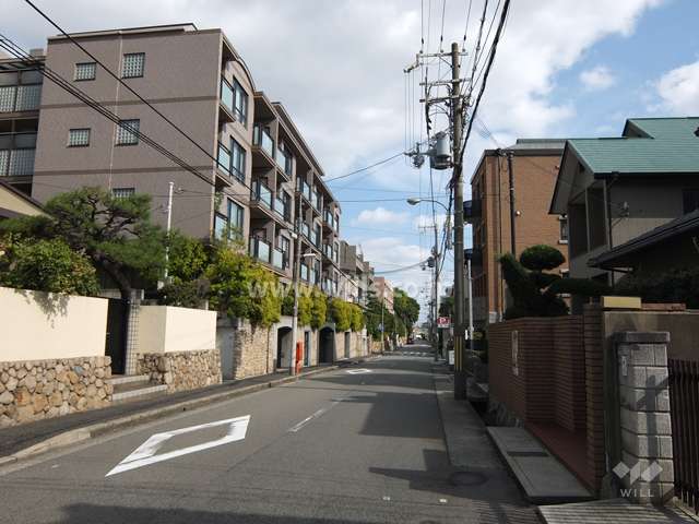 敷地南側の前面道路