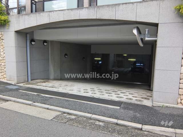 駐車場出入り口