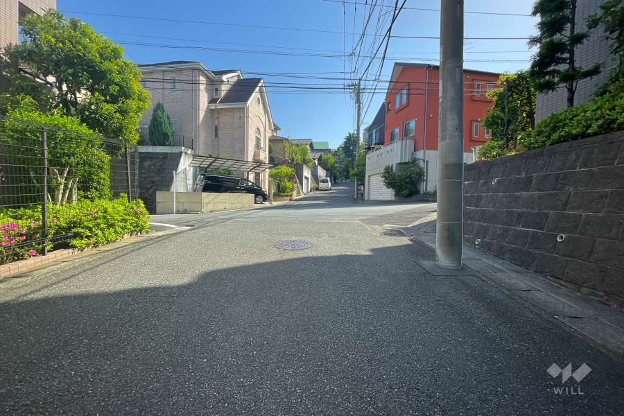 敷地南側の前面道路