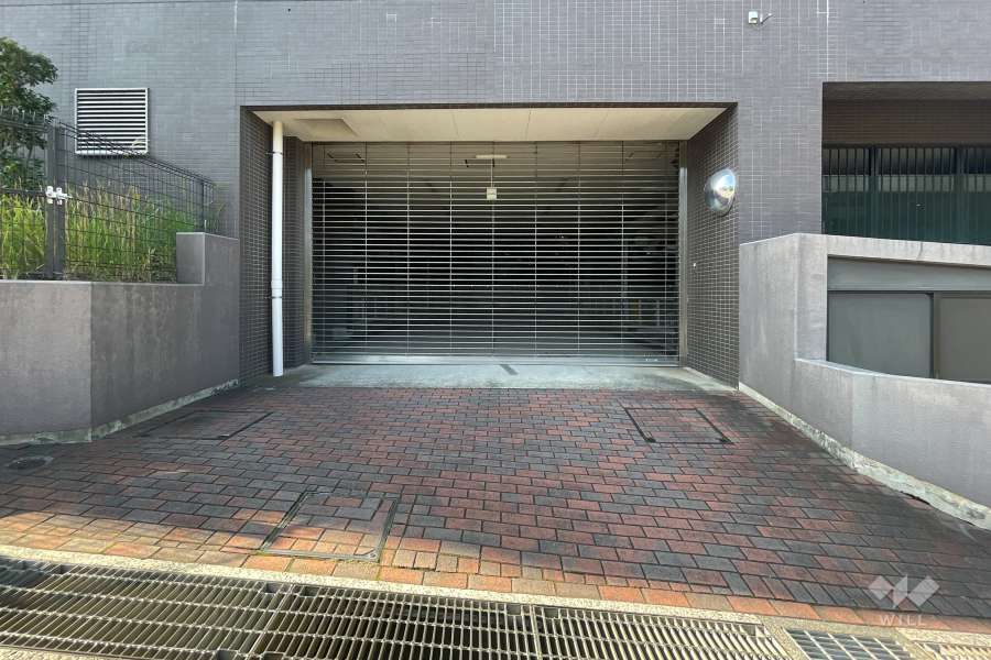 駐車場の出入り口（リングシャッター付き）