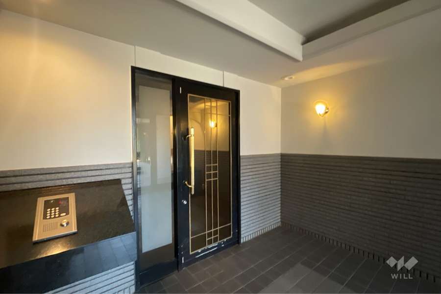 エントランスはオートロック付きです。