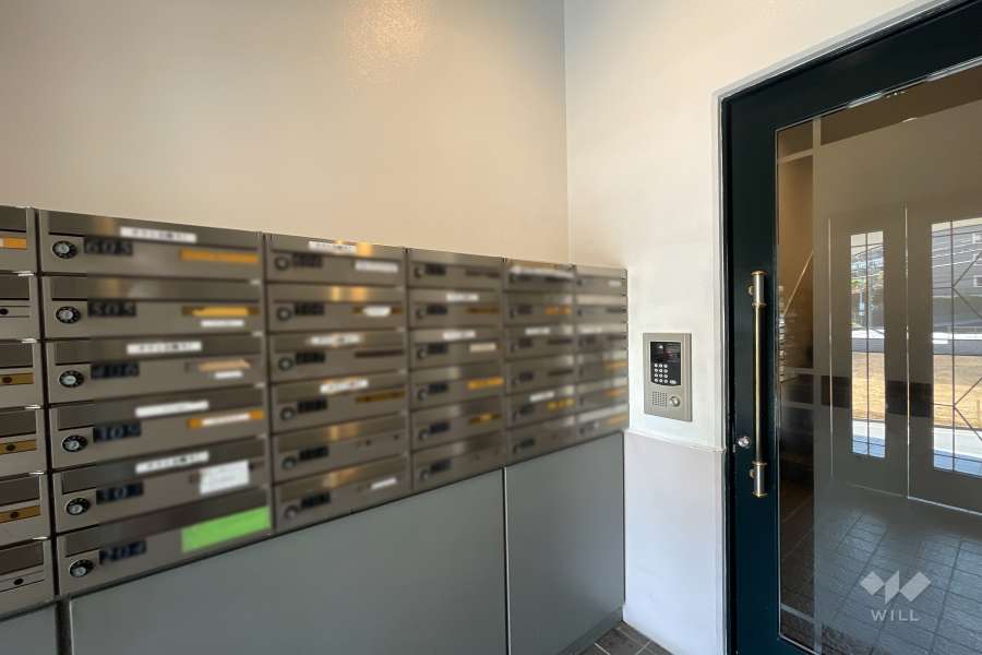 エントランスはオートロック付きです。