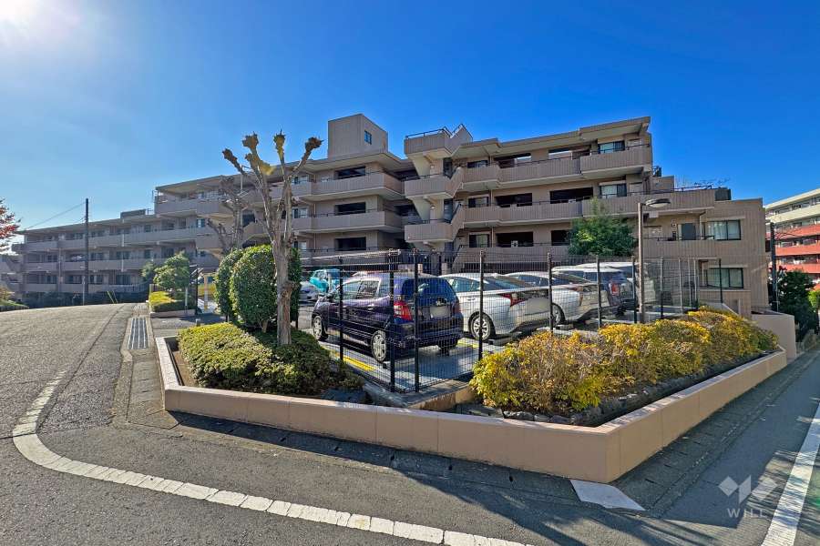 コスモ宮前平ヒルズの外観（北東側から）