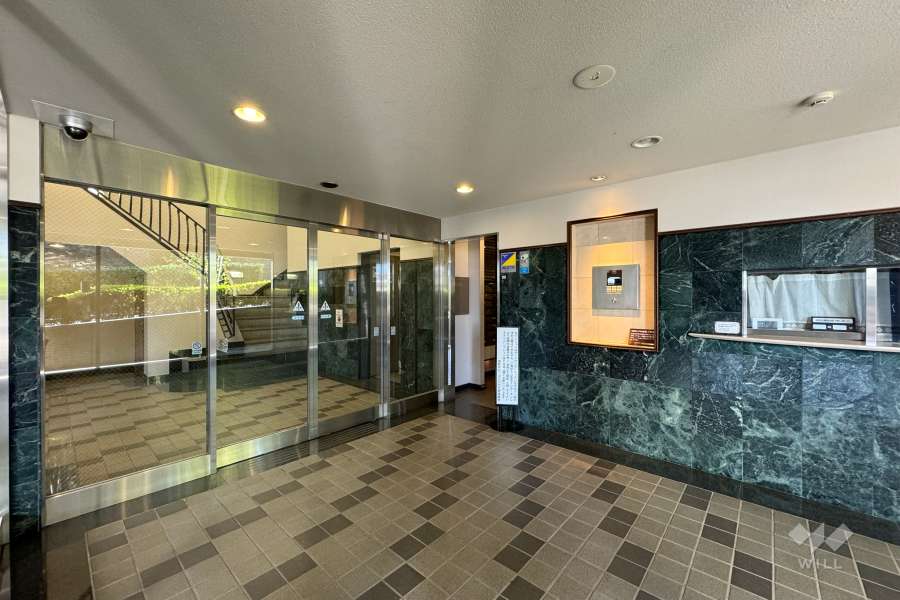 エントランスはオートロック付きです。