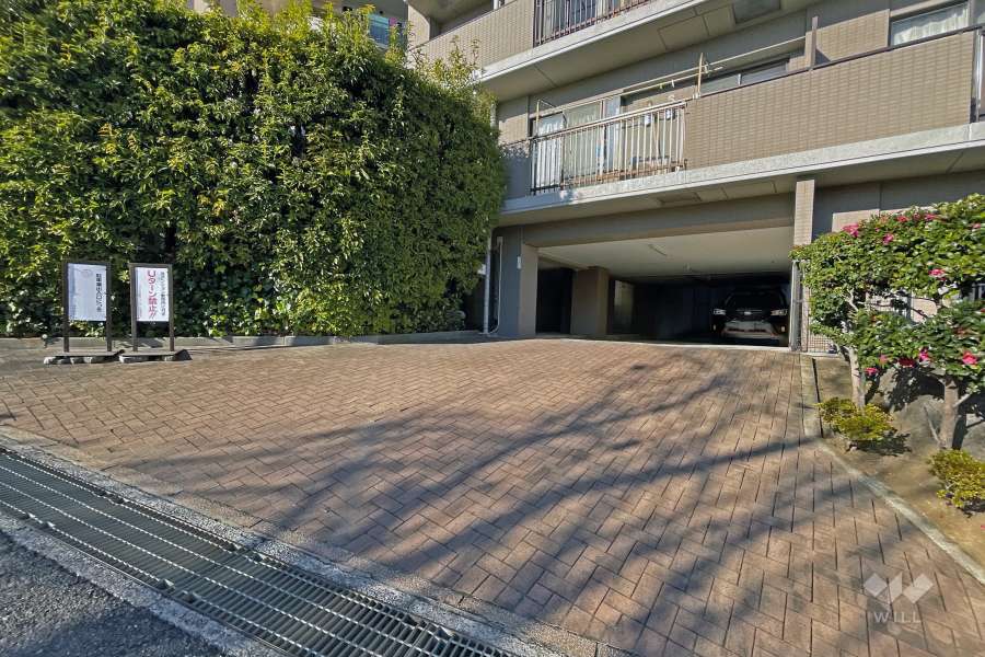 敷地内駐車場（屋内平面式）の出入り口