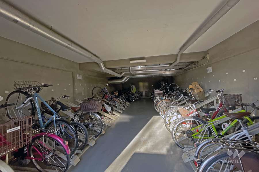 屋内に設けられた駐輪場