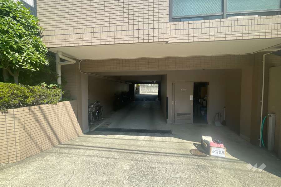 駐車場の出入り口　