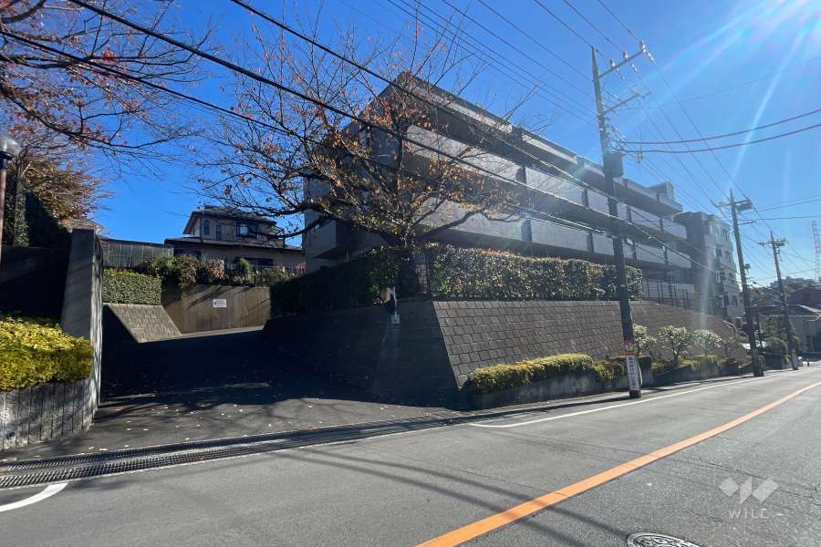 東急ドエルアルス鷺沼東の外観（北西側から）