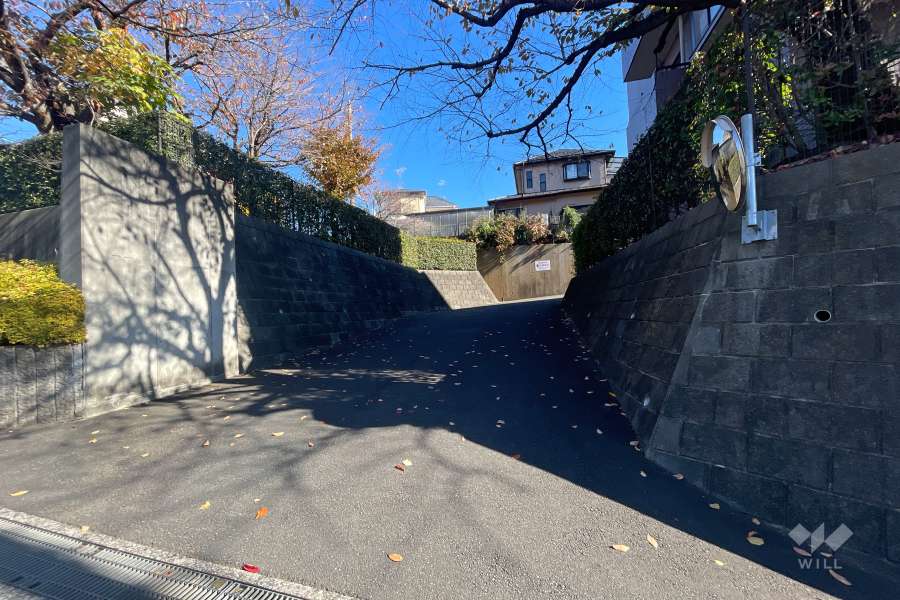 駐車場の出入り口