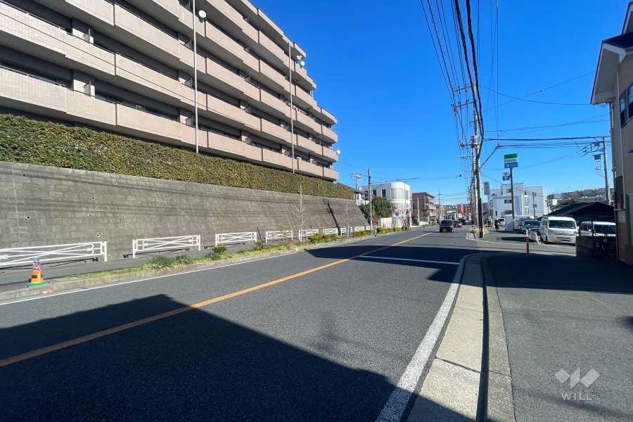 敷地南側の前面道路