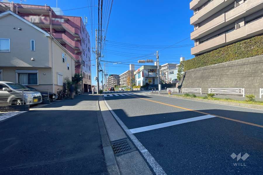 敷地南側の前面道路　