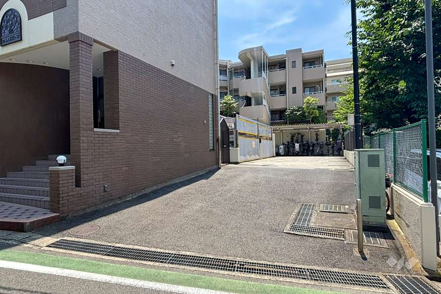 駐車場の出入り口