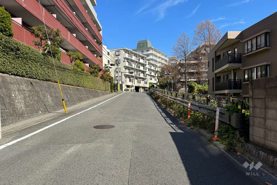 敷地北西側の前面道路