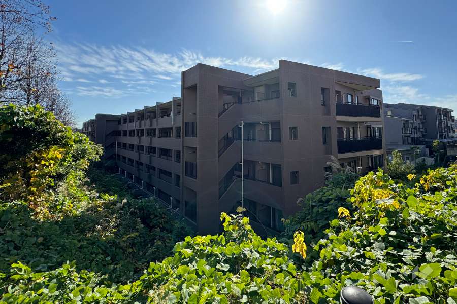 コスモ宮前平ガーデンフォルムの外観（北西側から）