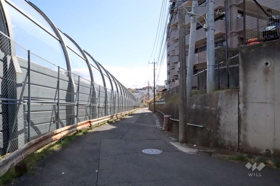 敷地南東側の前面道路