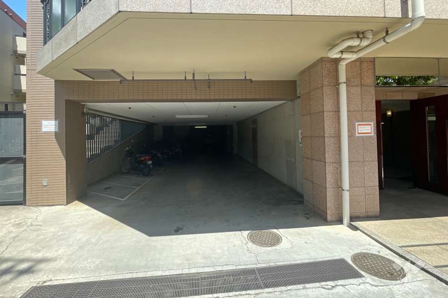 敷地内駐車場（屋内平面式）