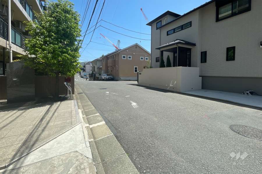 敷地の南側前面道路