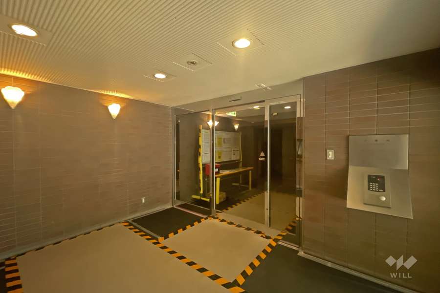 エントランスはオートロック付きです。