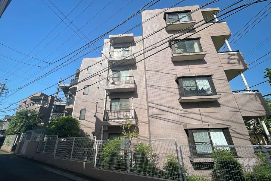 ファミール鷺沼の外観（南西側から）