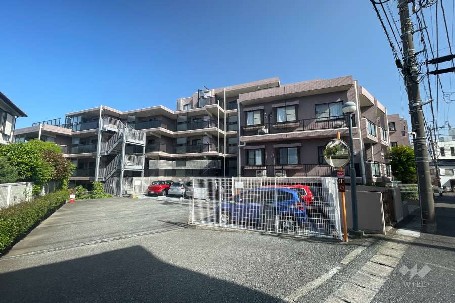 ファミール鷺沼の外観（北西側から）