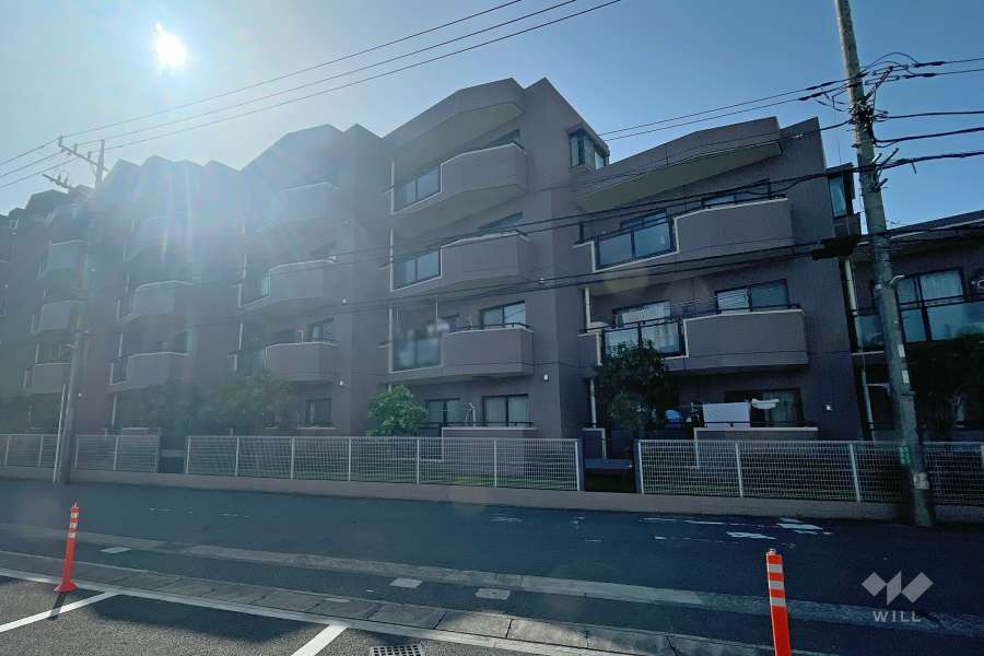 ファミール鷺沼の外観（南東側から）