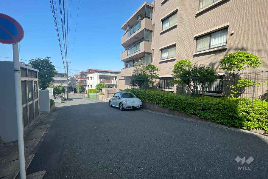 敷地西側の前面道路　