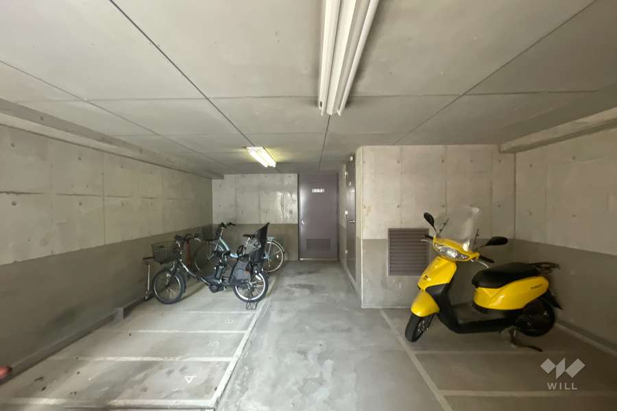 駐輪場とバイク置場