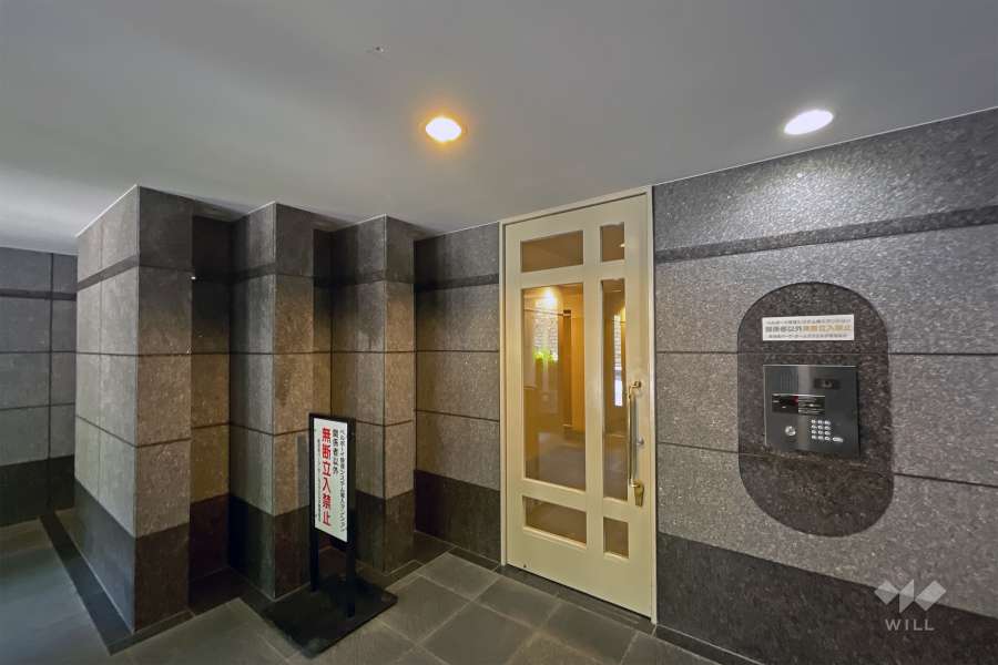 エントランスはオートロック付きです。