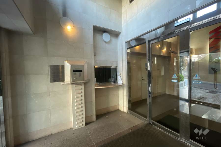 エントランスはオートロック付きです。