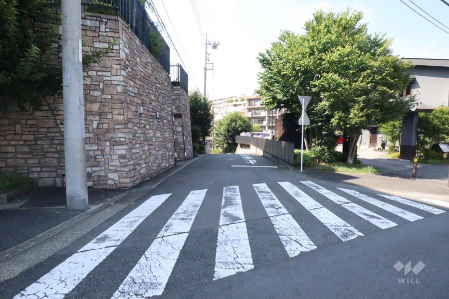 敷地北東側の前面道路