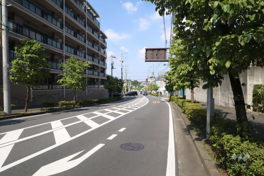 敷地南東側の前面道路