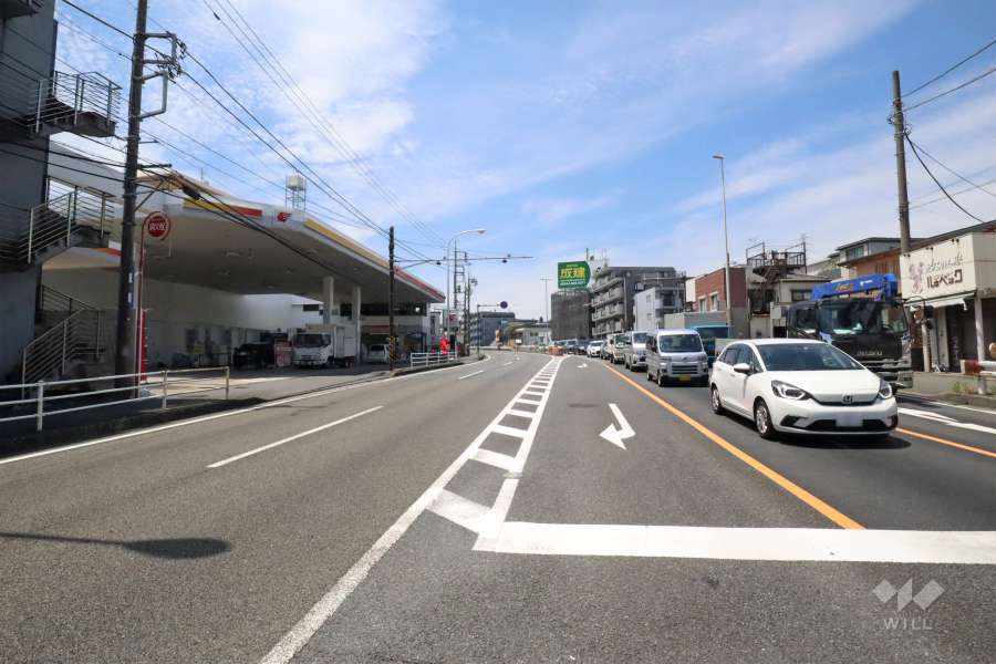 敷地南側の前面道路(東側から)
