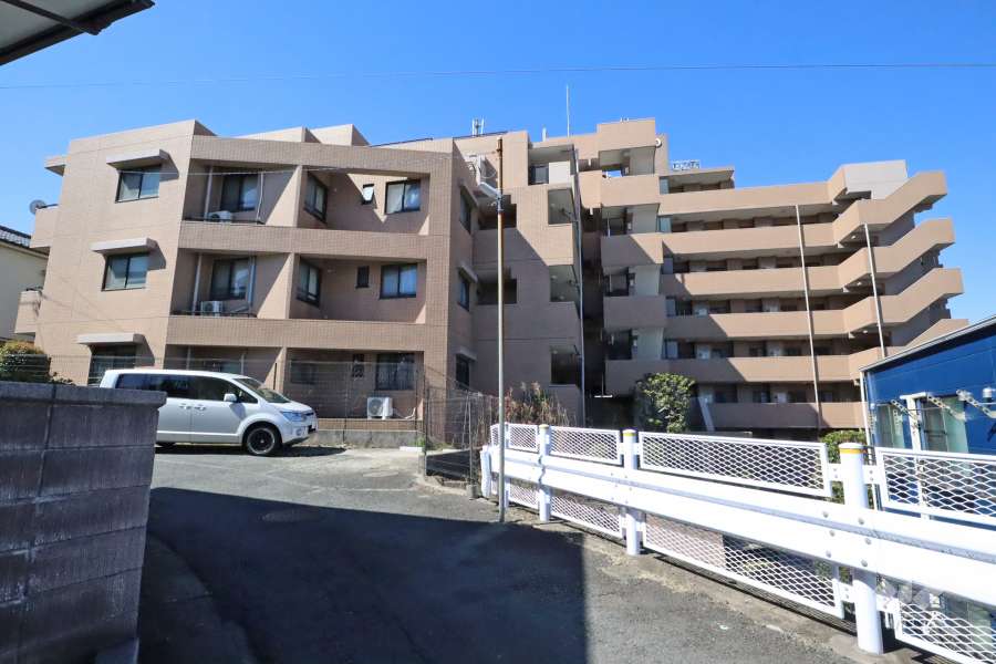 クリオ宮崎台壱番館の外観（東側から）