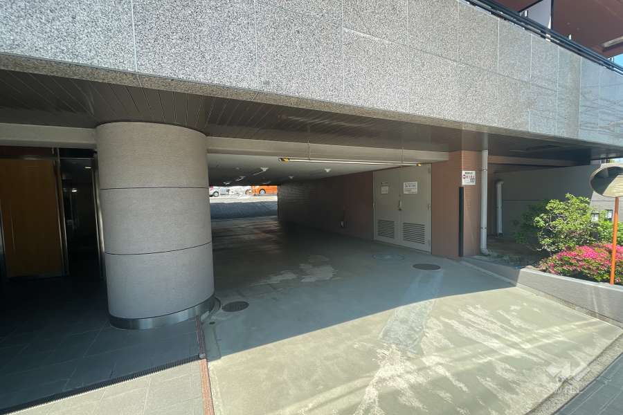 駐車場の出入り口