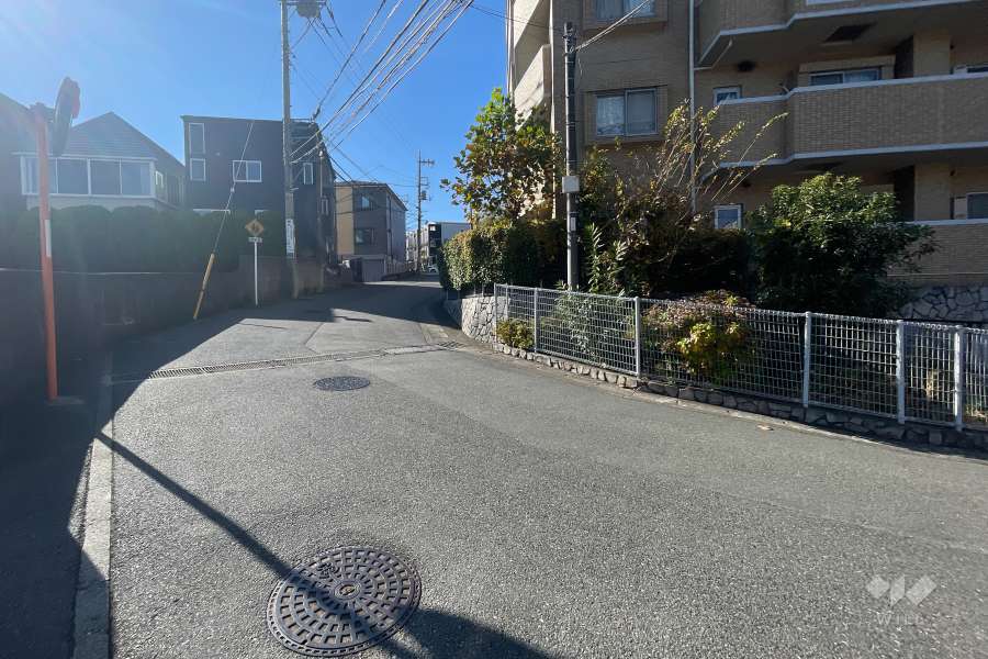 敷地南東側の前面道路