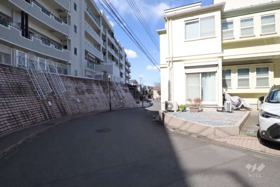 敷地東側の前面道路