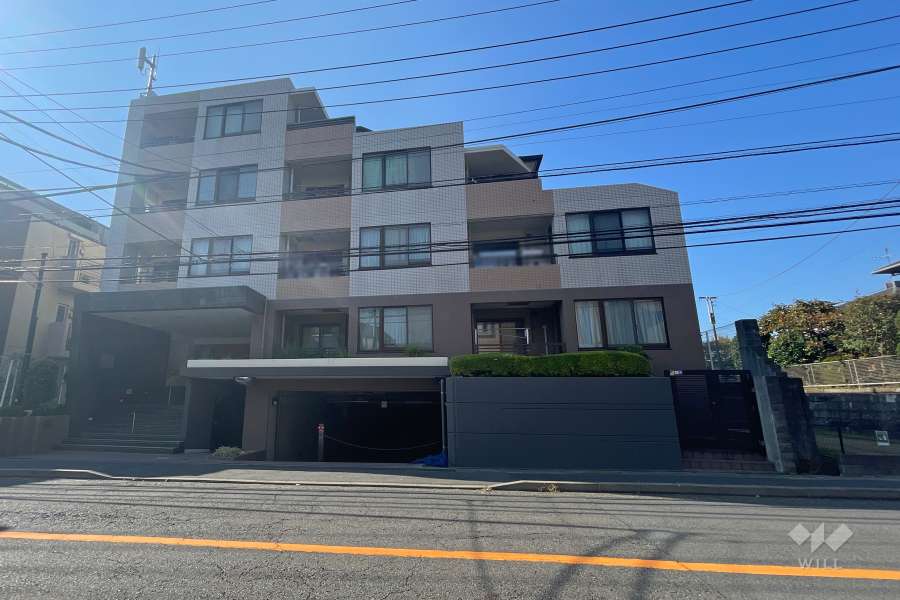 クレッセントたまプラーザ２の外観（東側から）