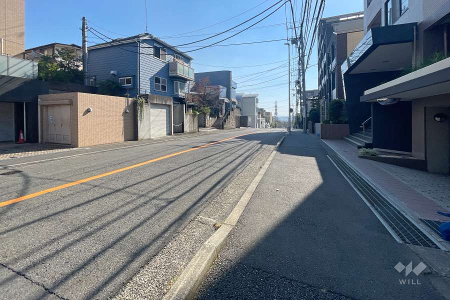 敷地東側の前面道路