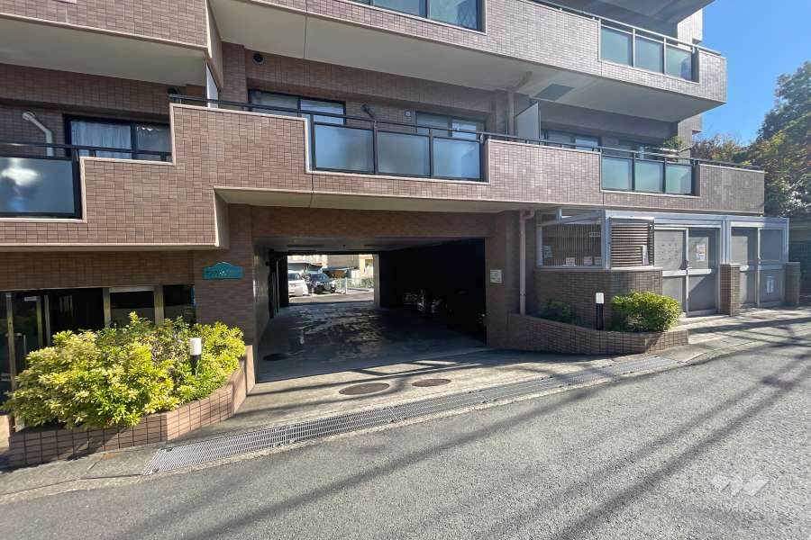 駐車場の出入り口