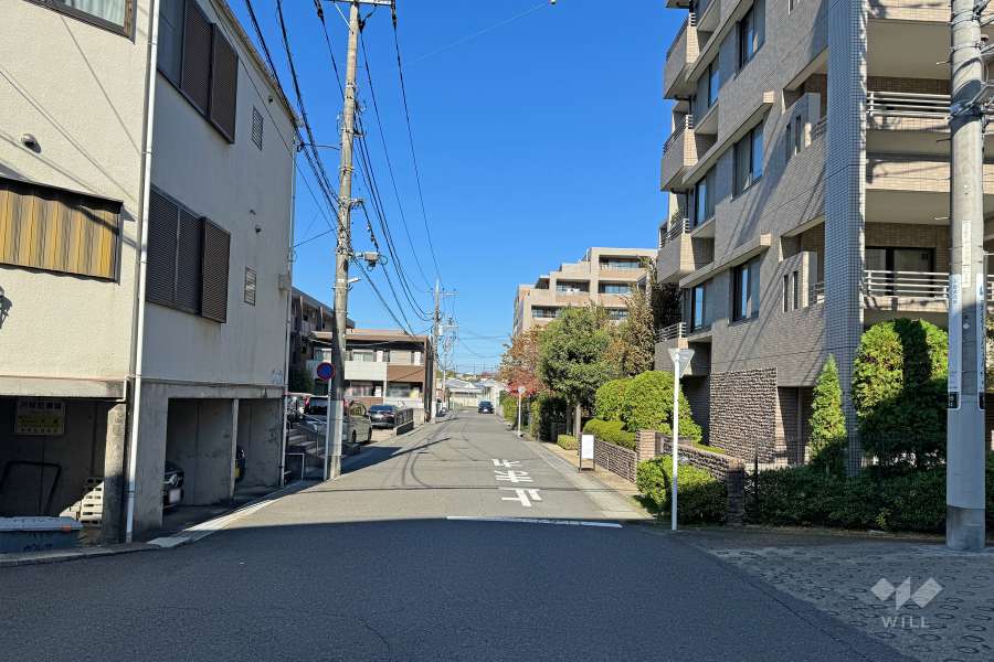 敷地南西側の前面道路