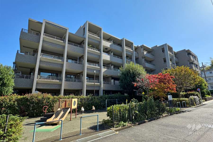 東急ドエルファーレ鷺沼の外観（北西側から）